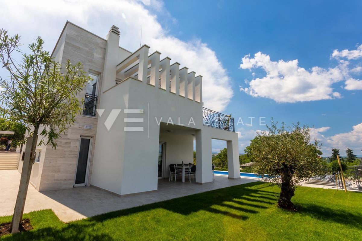 ELEGANTE VILLA MODERNA CON PISCINA E VISTA MARE