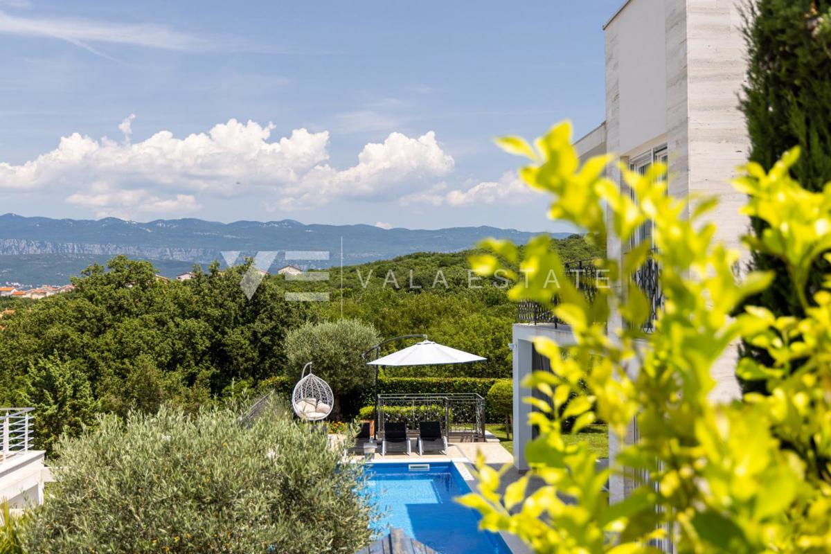 ELEGANTE VILLA MODERNA CON PISCINA E VISTA MARE