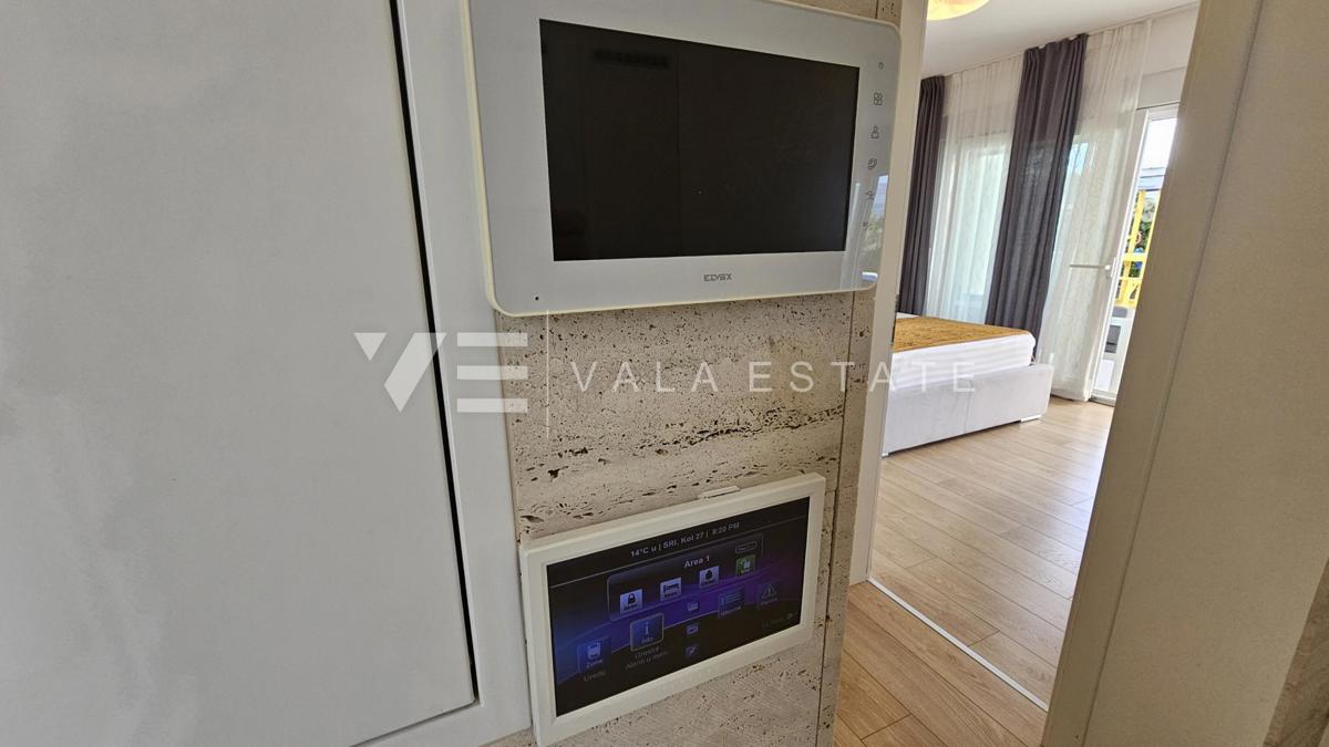 ELEGANTE VILLA MODERNA CON PISCINA E VISTA MARE