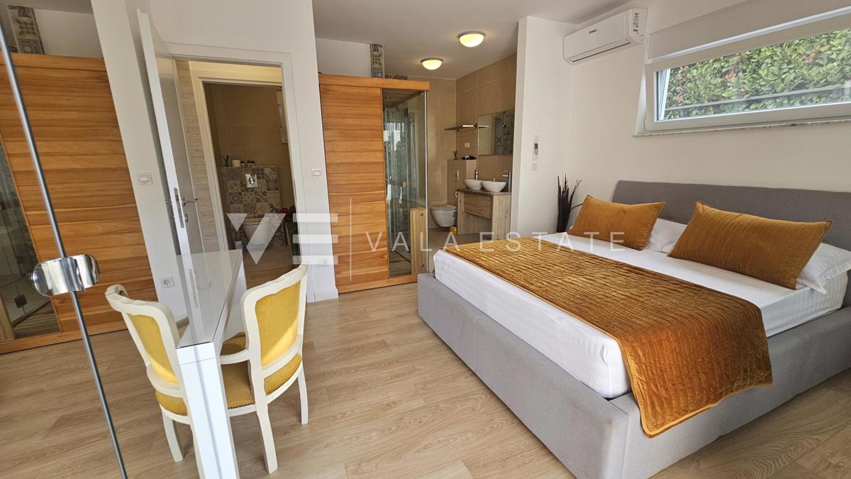 ELEGANTE VILLA MODERNA CON PISCINA E VISTA MARE