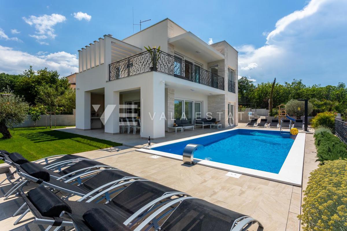 ELEGANTE VILLA MODERNA CON PISCINA E VISTA MARE