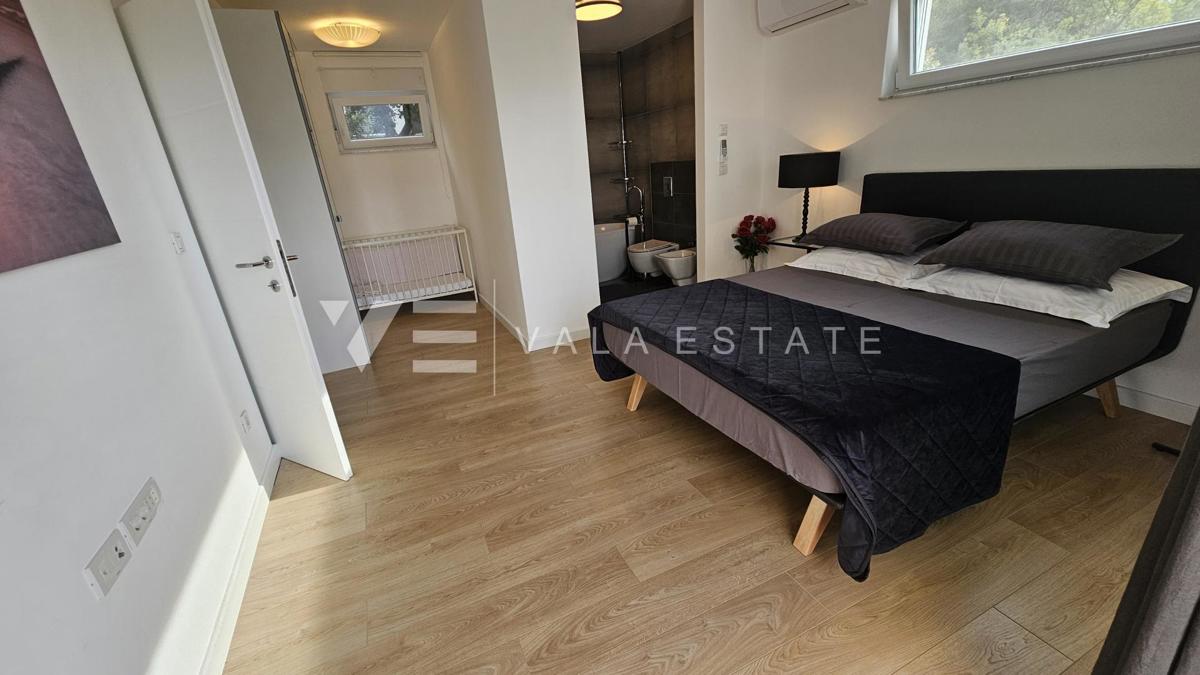 ELEGANTE VILLA MODERNA CON PISCINA E VISTA MARE