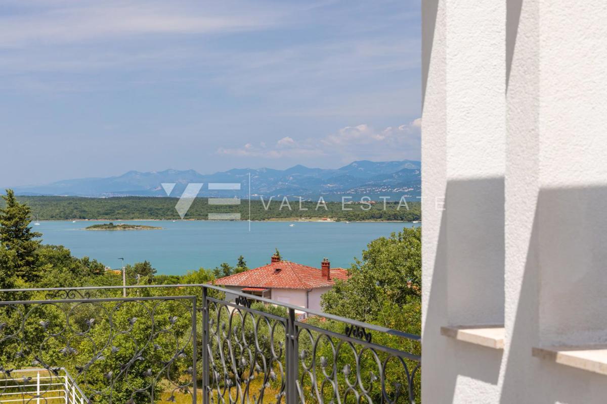 ELEGANTE VILLA MODERNA CON PISCINA E VISTA MARE
