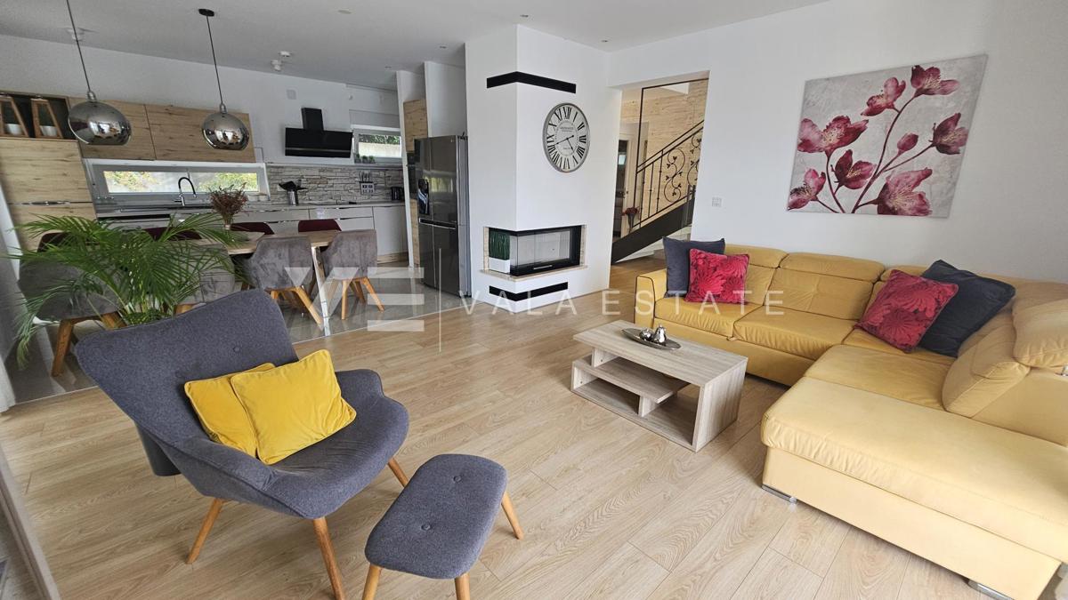 ELEGANTE VILLA MODERNA CON PISCINA E VISTA MARE