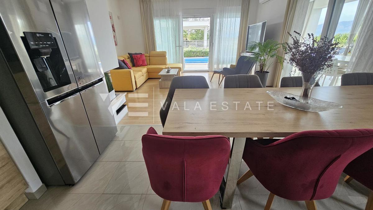 ELEGANTE VILLA MODERNA CON PISCINA E VISTA MARE