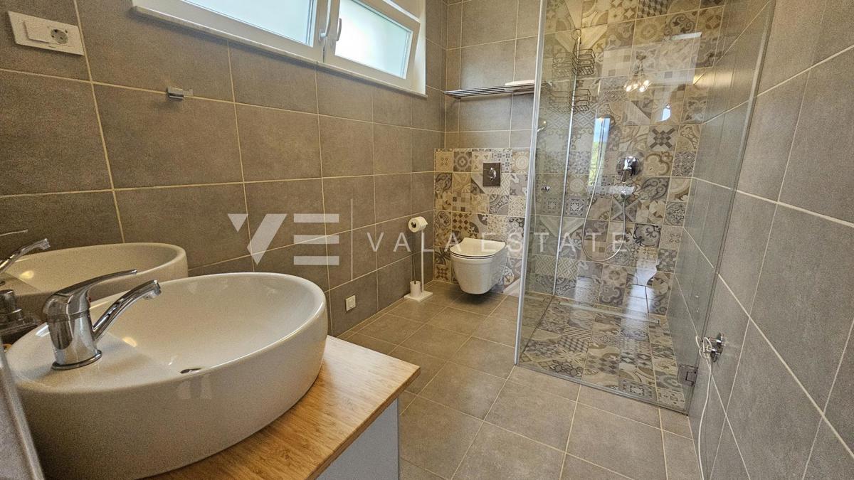 ELEGANTE VILLA MODERNA CON PISCINA E VISTA MARE