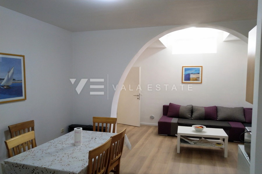 APPARTAMENTO ARREDATO CON UNA CAMERA DA LETTO AL PIANO SEMINTERRATO