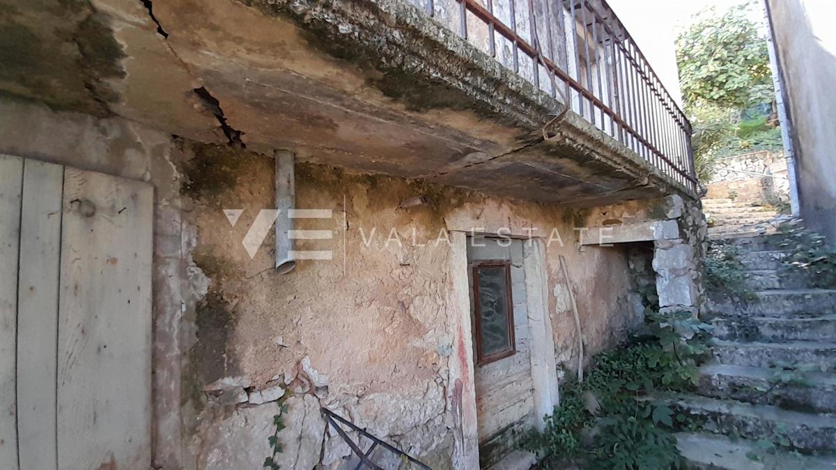 EDIFICIO ANTICO DA RISTRUTTURARE CON GRANDE POTENZIALE