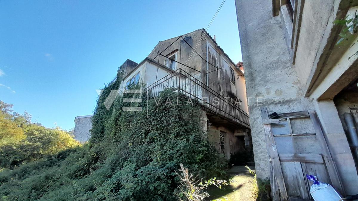 EDIFICIO ANTICO DA RISTRUTTURARE CON GRANDE POTENZIALE