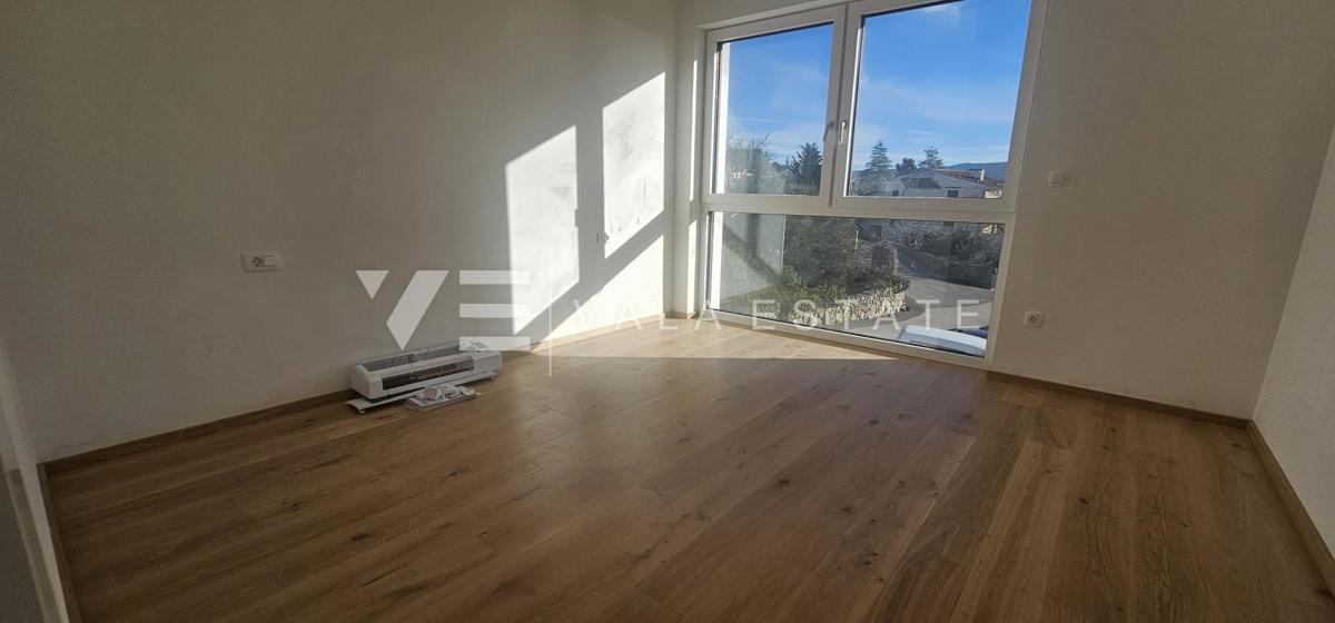 APPARTAMENTO SU DUE PIANI IN UN NUOVO EDIFICIO CON VISTA MARE