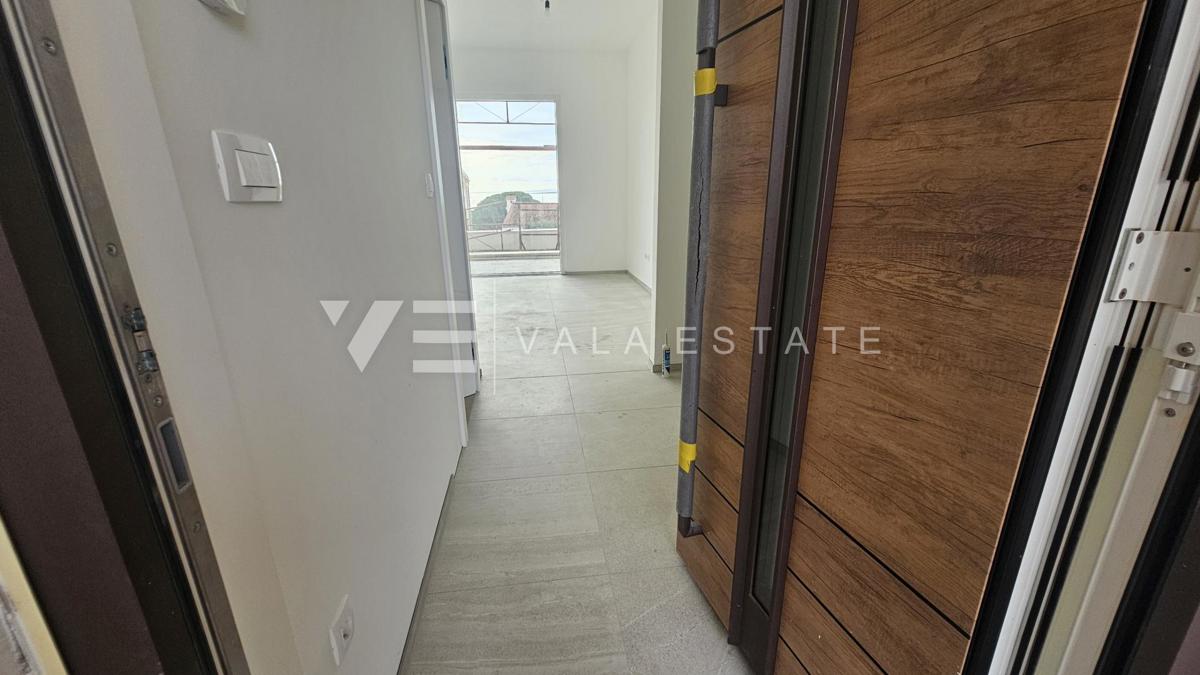 APPARTAMENTO SU DUE PIANI IN UN NUOVO EDIFICIO CON VISTA MARE