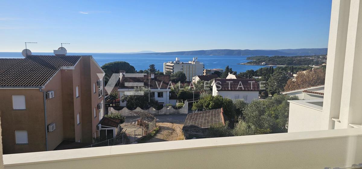 APPARTAMENTO SU DUE PIANI IN UN NUOVO EDIFICIO CON VISTA MARE