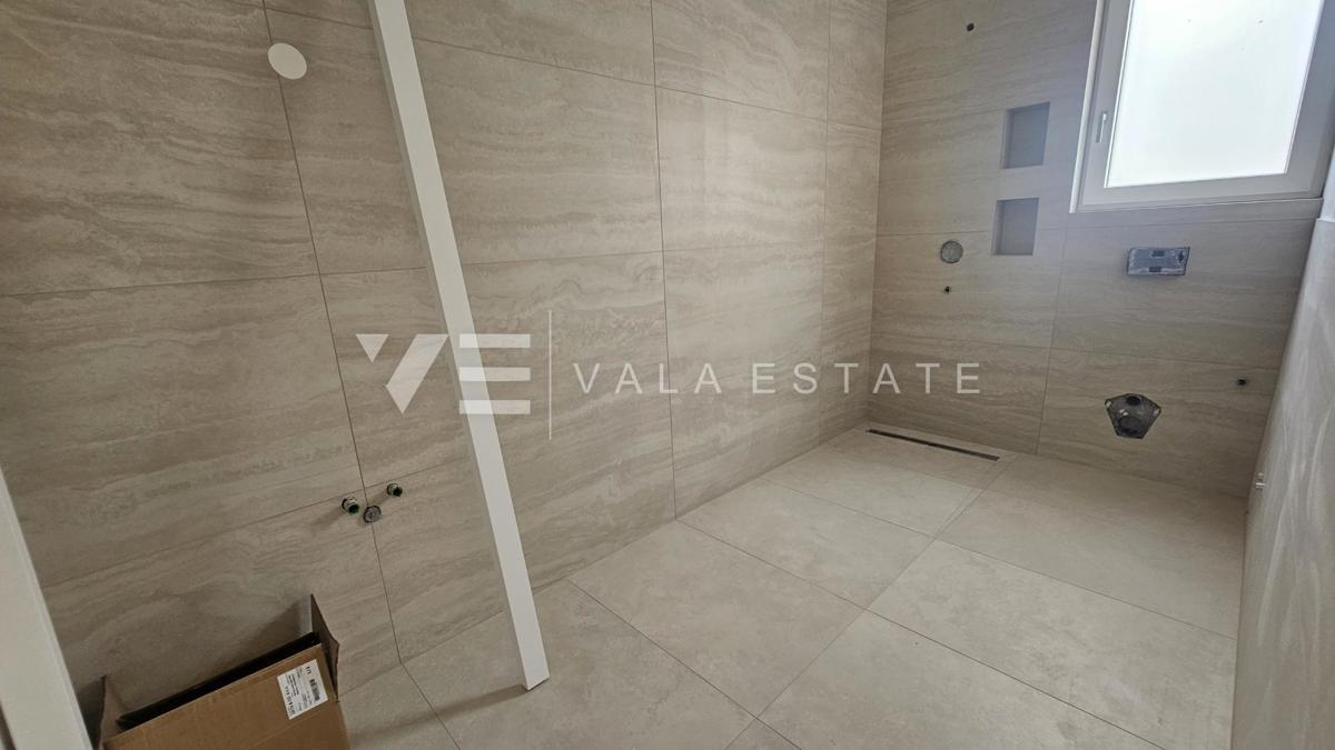 APPARTAMENTO SU DUE PIANI IN UN NUOVO EDIFICIO CON VISTA MARE