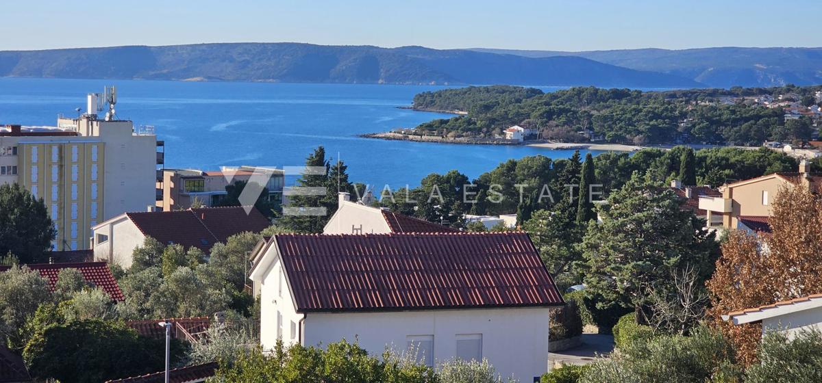 APPARTAMENTO SU DUE PIANI IN UN NUOVO EDIFICIO CON VISTA MARE