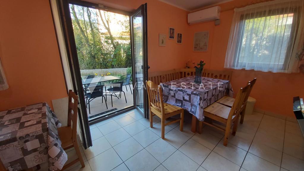 APPARTAMENTO AL PIANO TERRA CON GIARDINO IN POSIZIONE ATTRAENTE