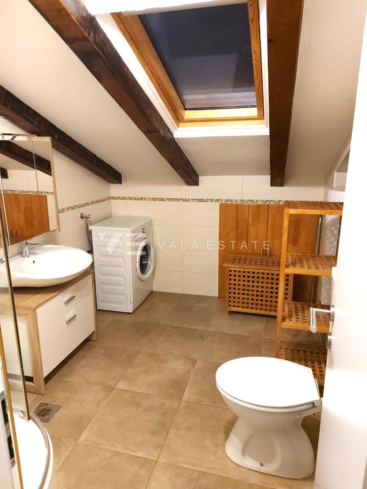 DUE APPARTAMENTI ARREDATI CON GIARDINO IN POSIZIONE TRANQUILLA