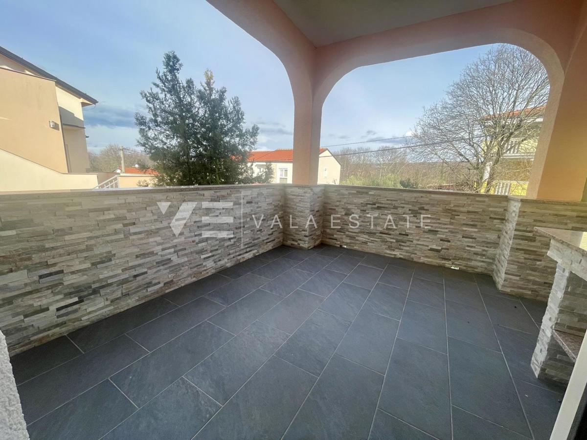 DUE APPARTAMENTI ARREDATI CON GIARDINO IN POSIZIONE TRANQUILLA