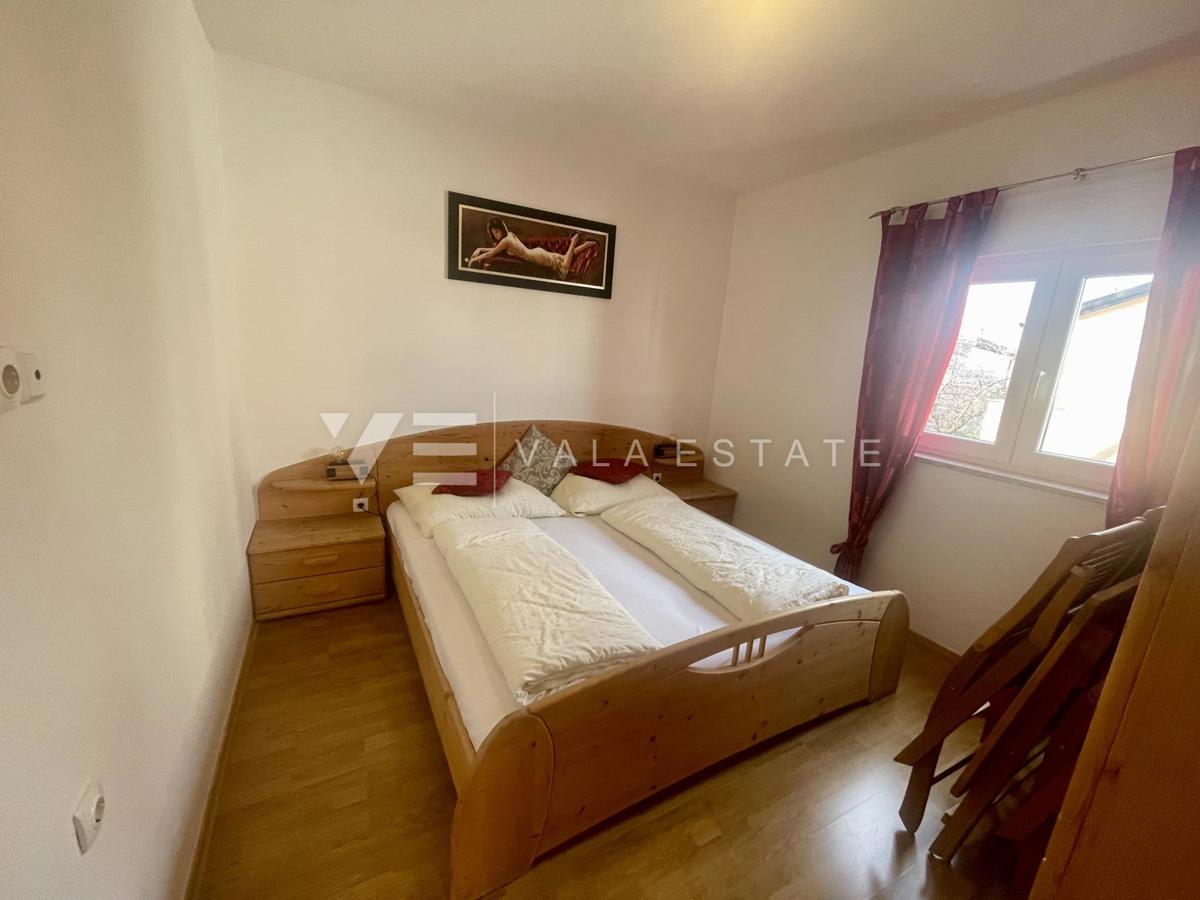 DUE APPARTAMENTI ARREDATI CON GIARDINO IN POSIZIONE TRANQUILLA