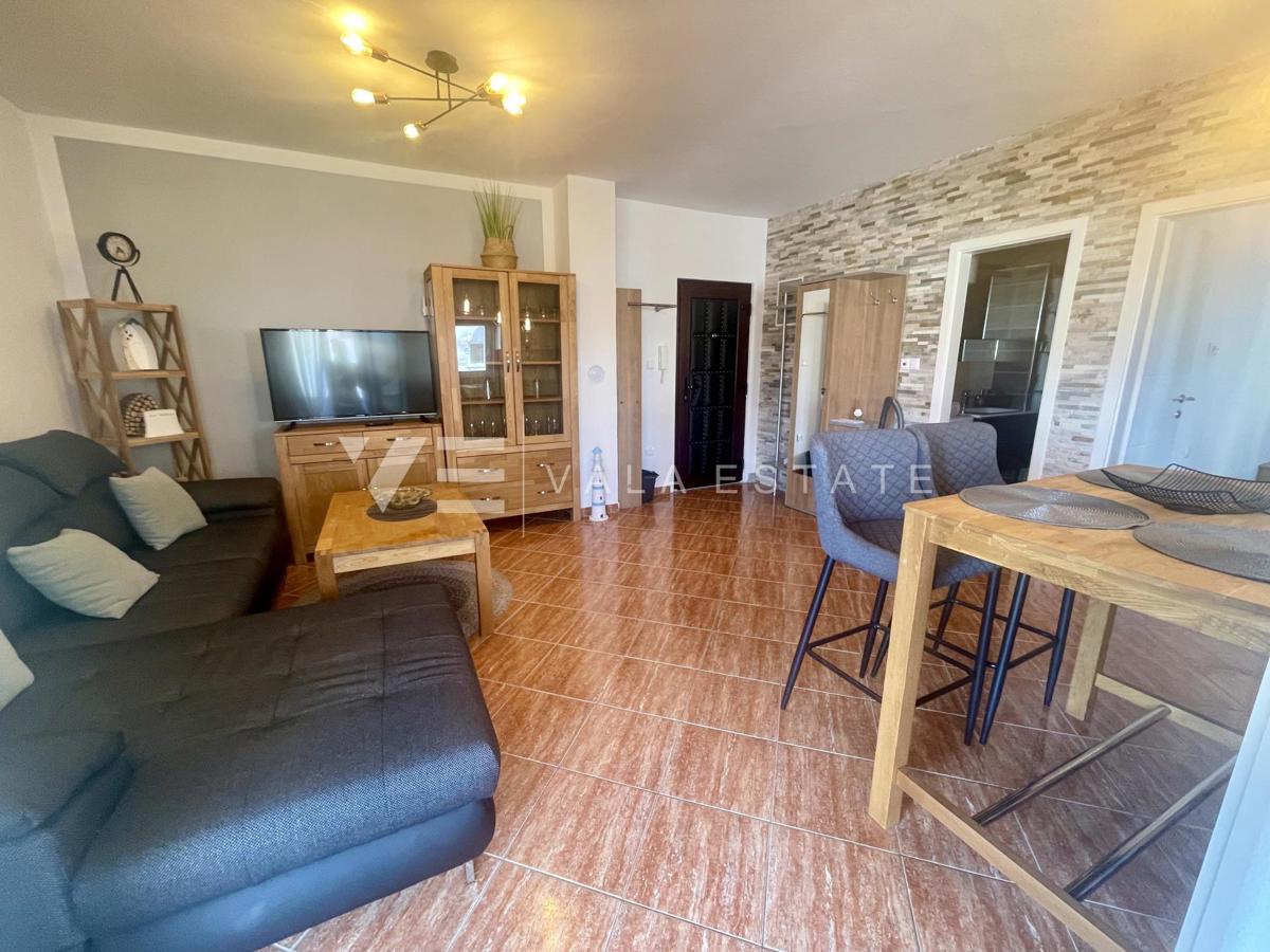 DUE APPARTAMENTI ARREDATI CON GIARDINO IN POSIZIONE TRANQUILLA