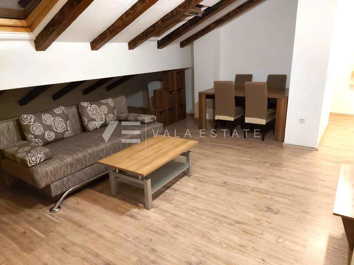 DUE APPARTAMENTI ARREDATI CON GIARDINO IN POSIZIONE TRANQUILLA