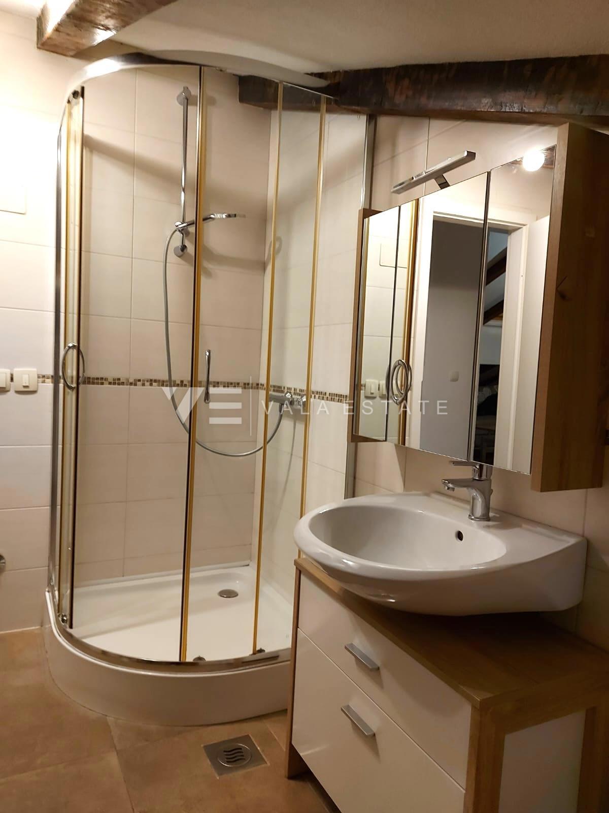 DUE APPARTAMENTI ARREDATI CON GIARDINO IN POSIZIONE TRANQUILLA