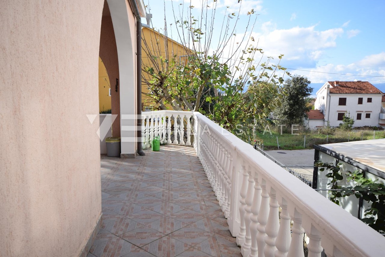 CASA DOPPIA VICINO DEL MARE E CENTRO DI MALINSKA