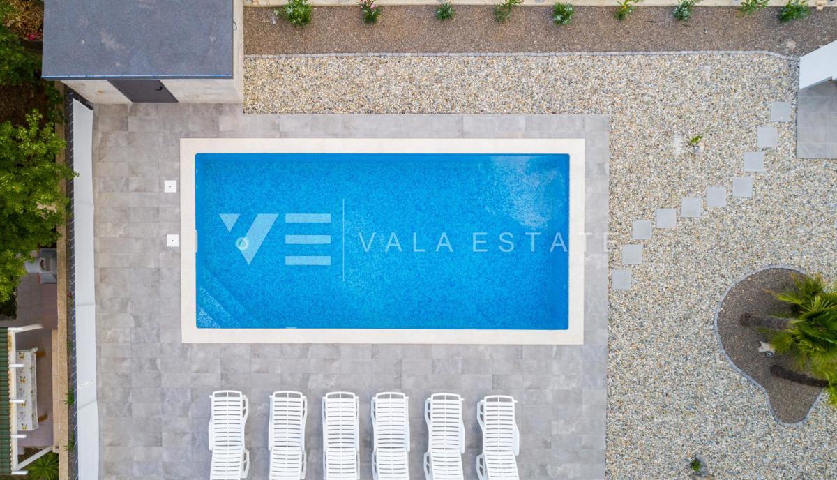 BELLEISSIMA NUOVA VILLA IN POSIZIONE TRANQUILLA CON VISTA SUL MARE