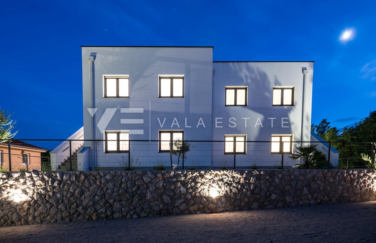 BELLEISSIMA NUOVA VILLA IN POSIZIONE TRANQUILLA CON VISTA SUL MARE