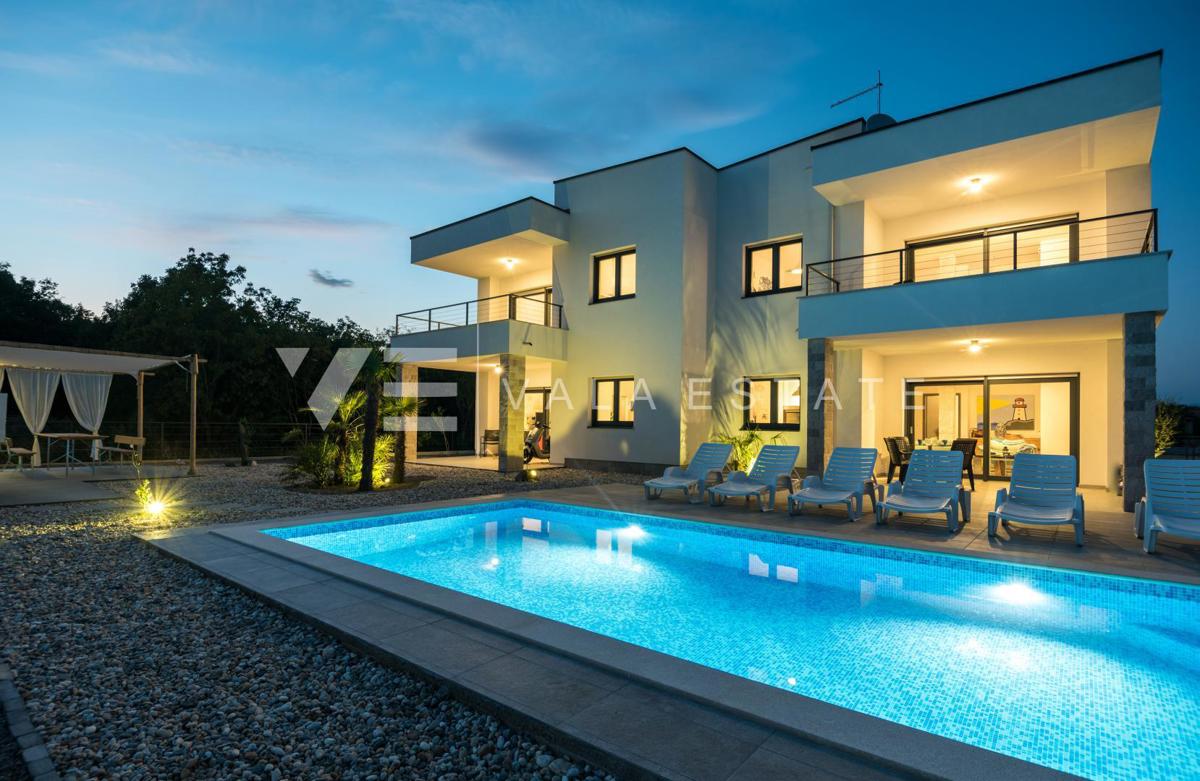 BELLEISSIMA NUOVA VILLA IN POSIZIONE TRANQUILLA CON VISTA SUL MARE