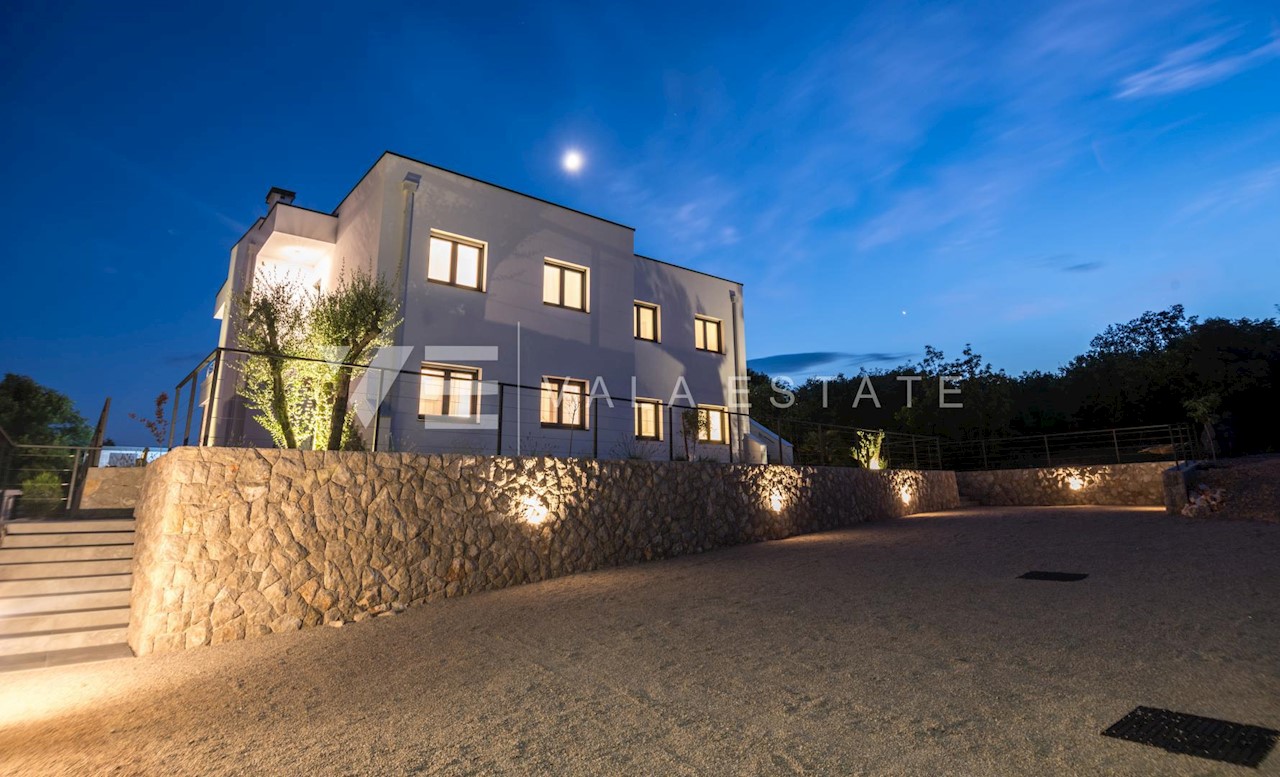 BELLEISSIMA NUOVA VILLA IN POSIZIONE TRANQUILLA CON VISTA SUL MARE