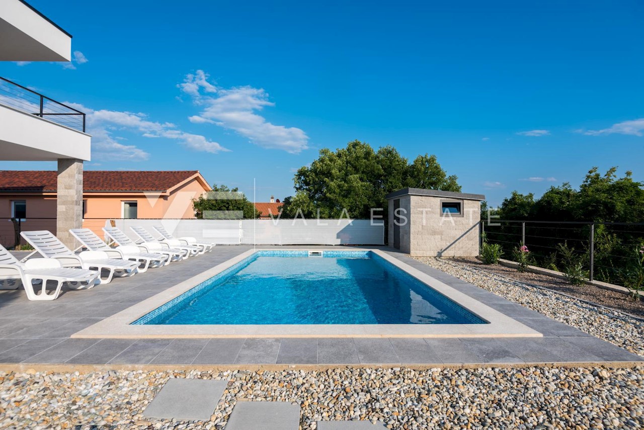 BELLEISSIMA NUOVA VILLA IN POSIZIONE TRANQUILLA CON VISTA SUL MARE