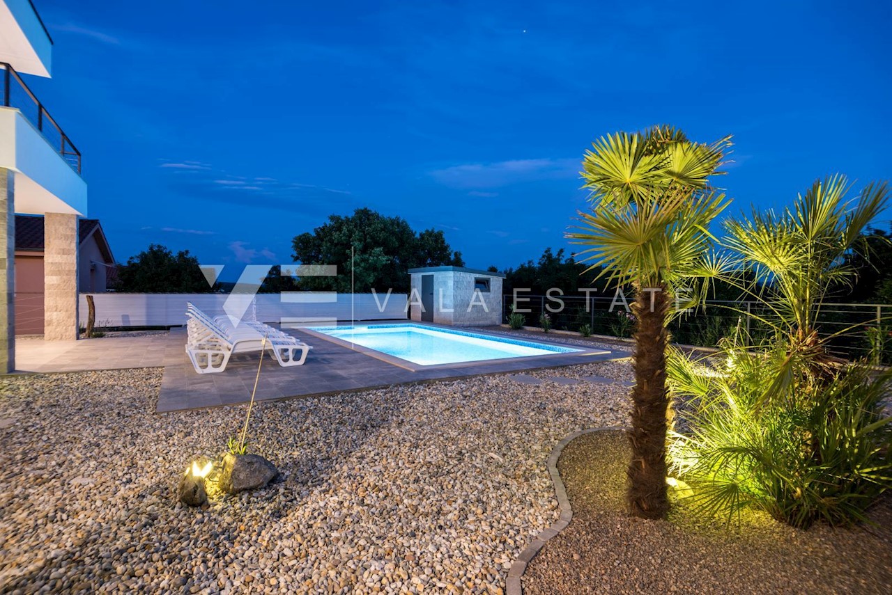 BELLEISSIMA NUOVA VILLA IN POSIZIONE TRANQUILLA CON VISTA SUL MARE