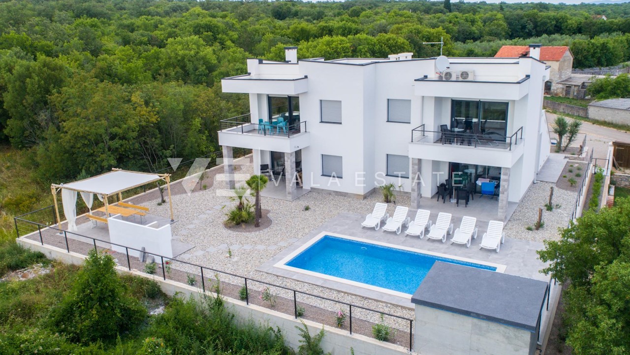 BELLEISSIMA NUOVA VILLA IN POSIZIONE TRANQUILLA CON VISTA SUL MARE