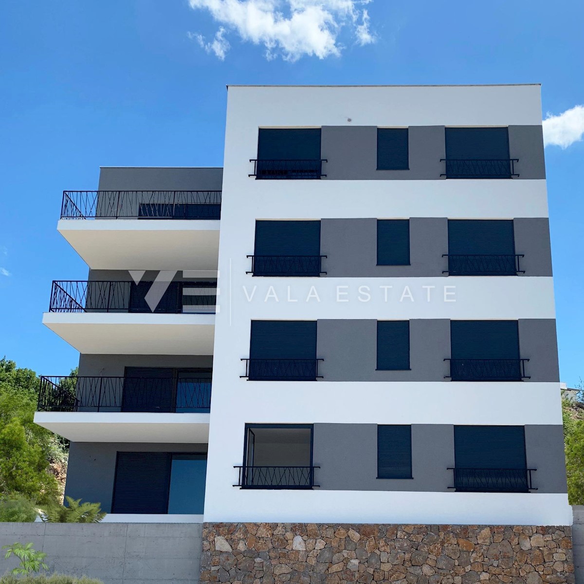 MODERNO APPARTAMENTO AL PIANO TERRA CON GIARDINO E VISTA MARE