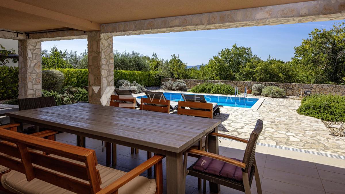 CASA DI LUSSO CON PISCINA E SPLENDIDA VISTA MARE