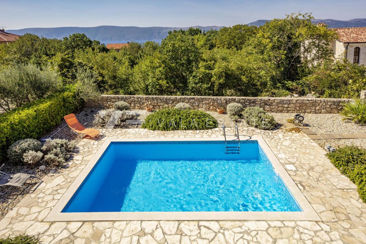CASA DI LUSSO CON PISCINA E SPLENDIDA VISTA MARE