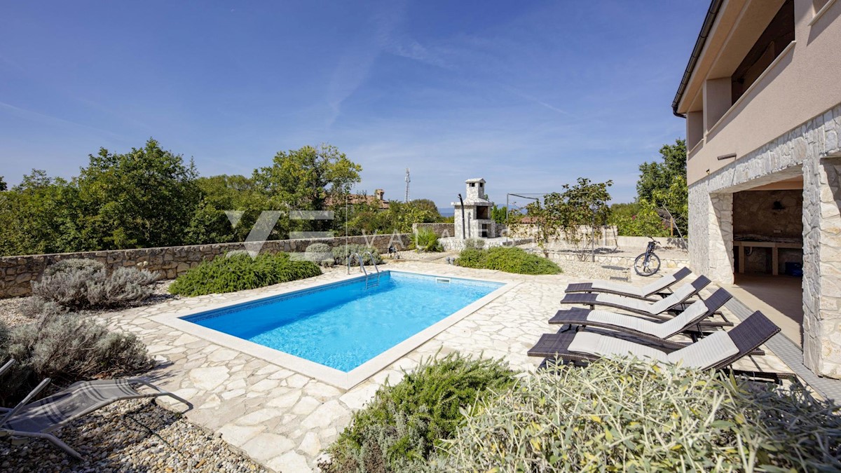 CASA DI LUSSO CON PISCINA E SPLENDIDA VISTA MARE