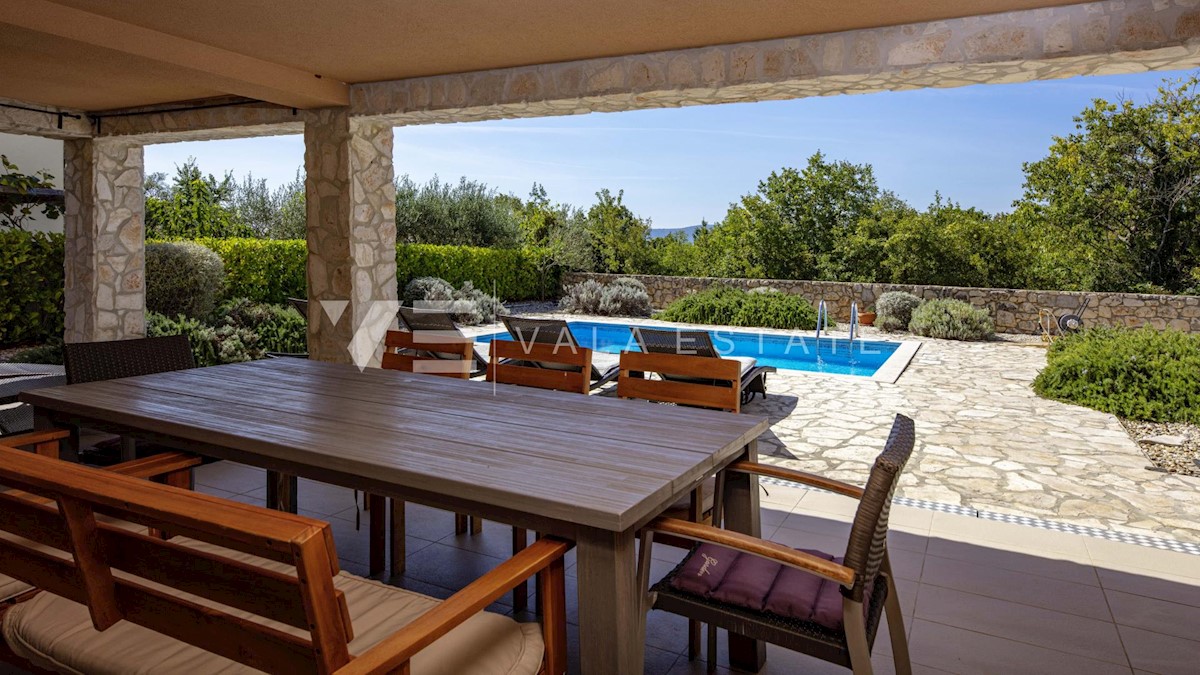 CASA DI LUSSO CON PISCINA E SPLENDIDA VISTA MARE