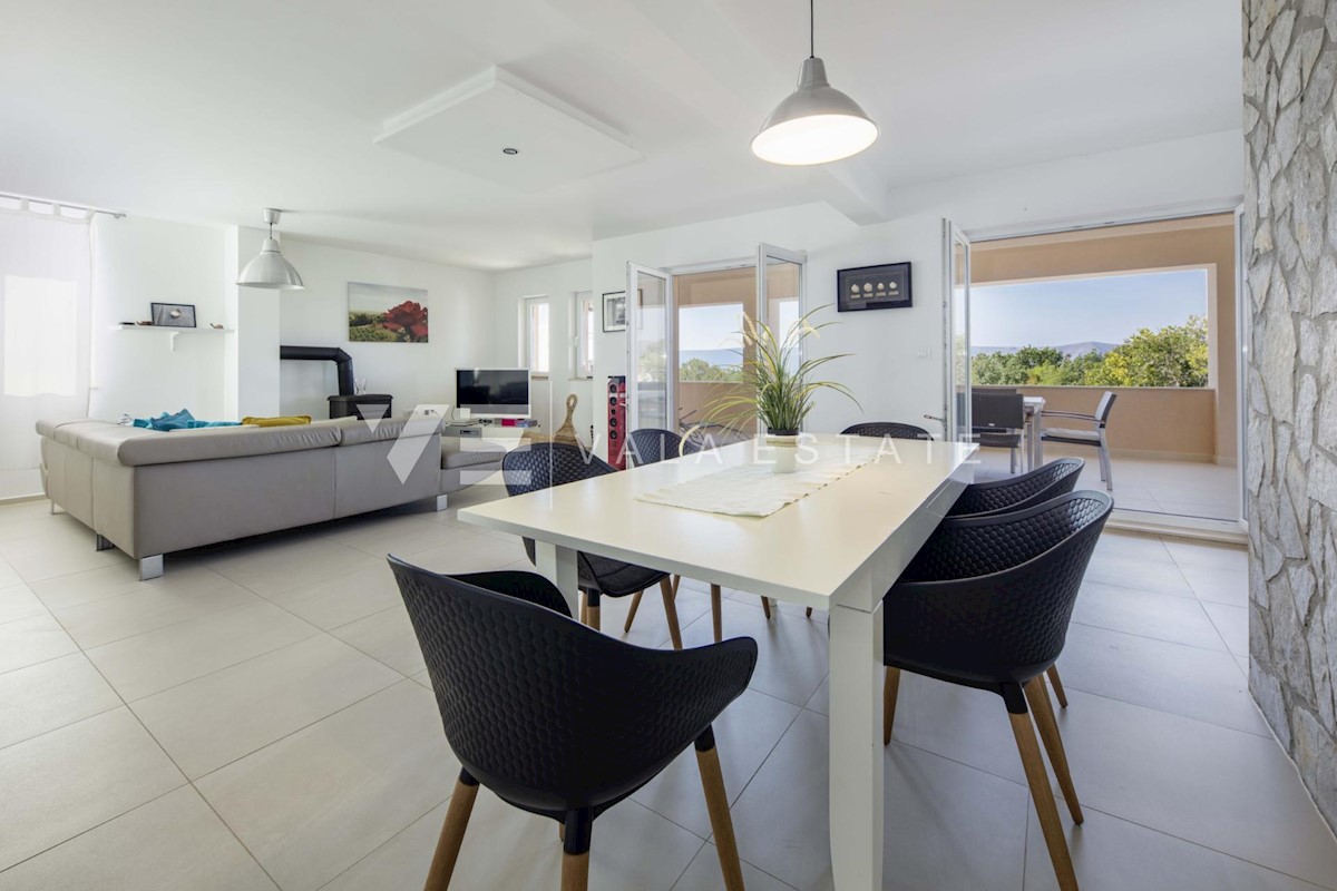 CASA DI LUSSO CON PISCINA E SPLENDIDA VISTA MARE