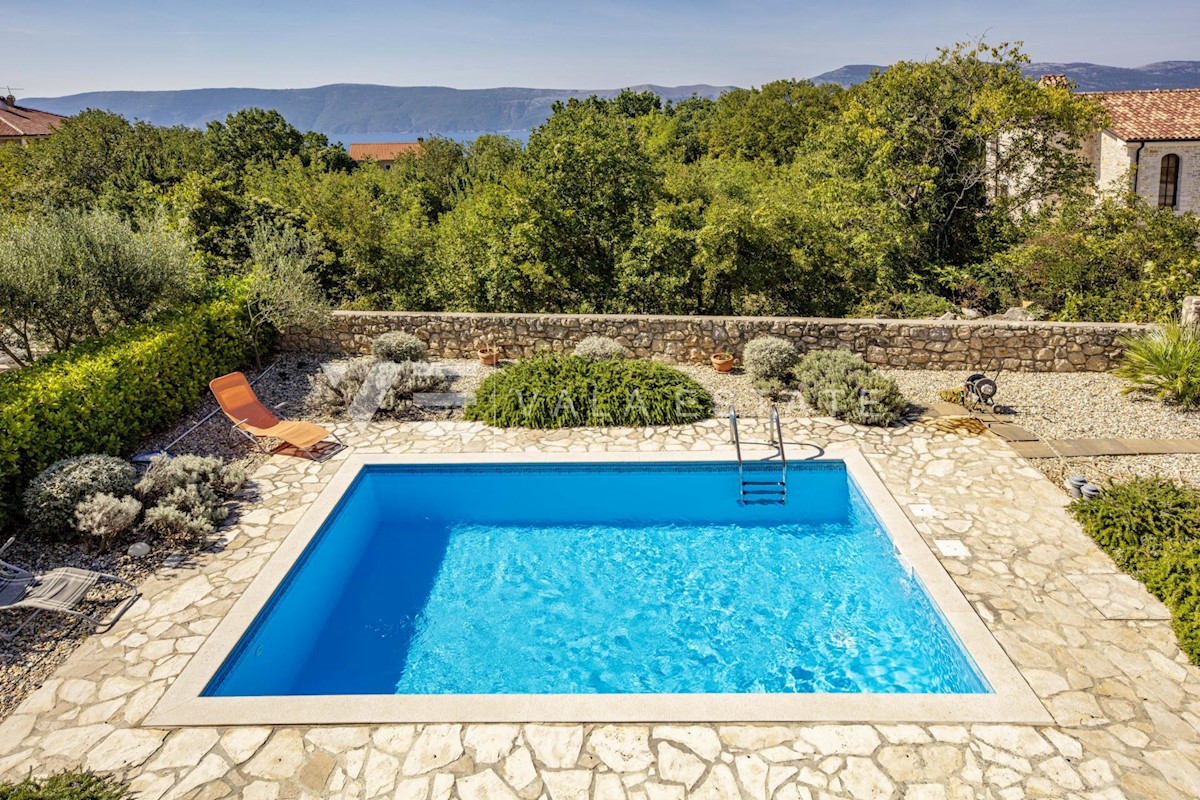 CASA DI LUSSO CON PISCINA E SPLENDIDA VISTA MARE