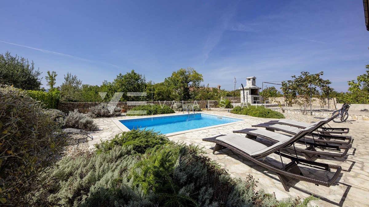 CASA DI LUSSO CON PISCINA E SPLENDIDA VISTA MARE