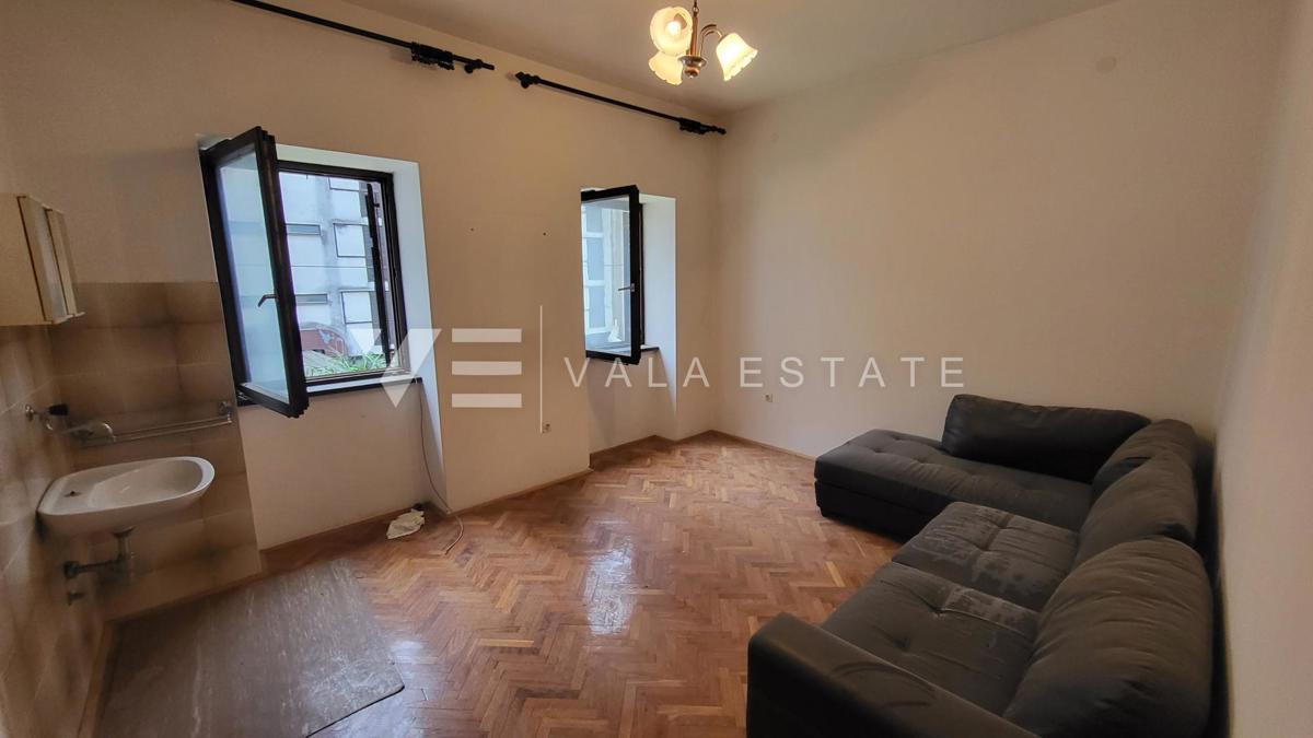 CASA DA RISTRUTTURARE IN OTTIMA POSIZIONE