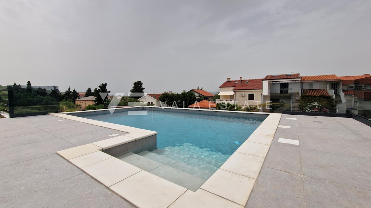 APPARTAMENTO AL PIANO TERRA CON GIARDINO, PISCINA E VISTA MARE