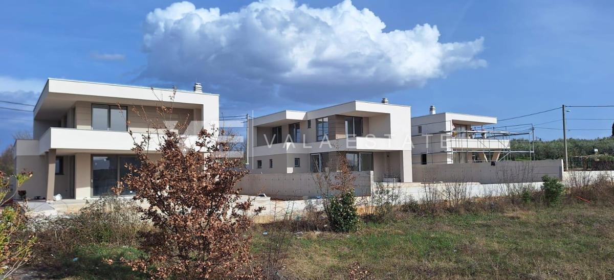 VILLA MODERNA CON PISCINA E VISTA MARE