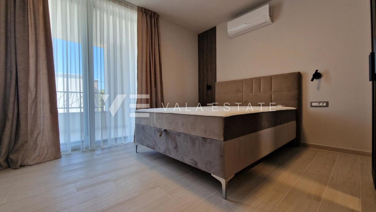 VILLA MODERNA CON PISCINA E VISTA MARE
