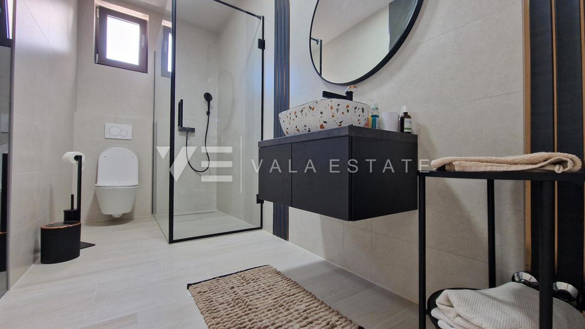 VILLA MODERNA CON PISCINA E VISTA MARE