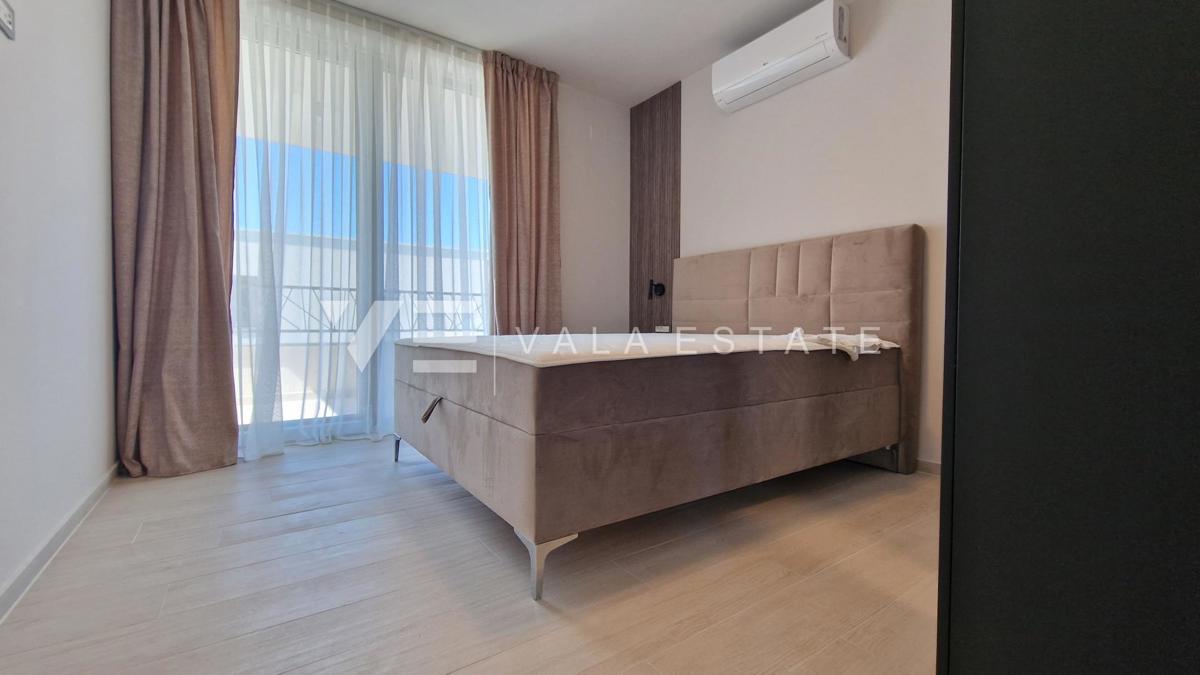 VILLA MODERNA CON PISCINA E VISTA MARE