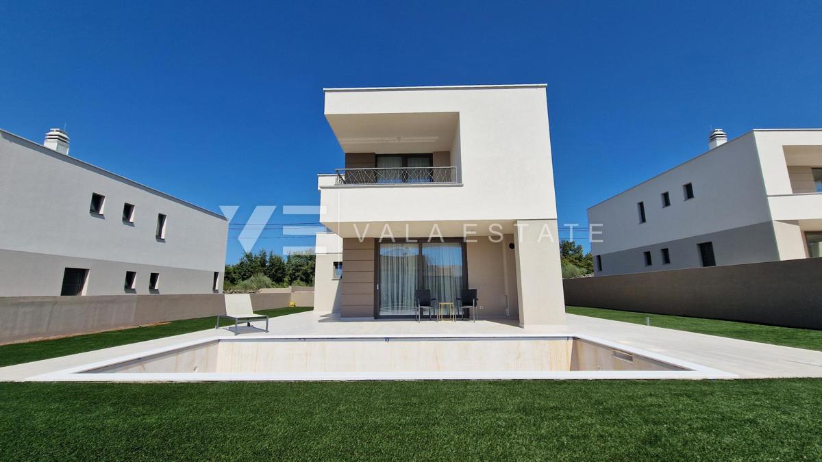 VILLA MODERNA CON PISCINA E VISTA MARE