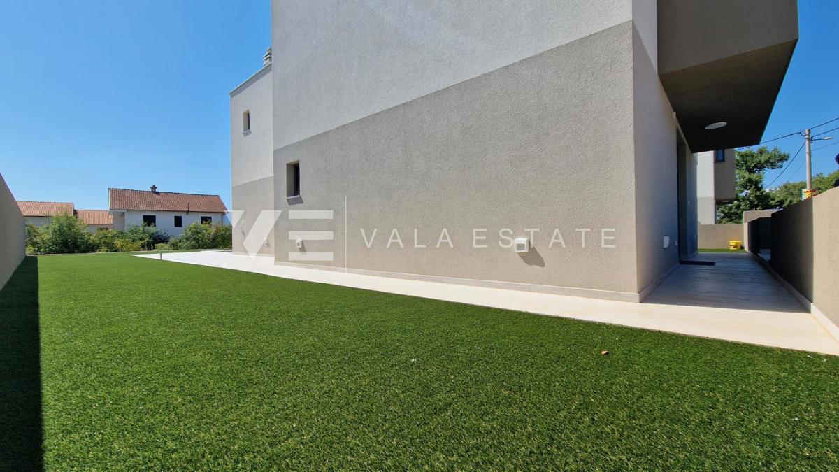 VILLA MODERNA CON PISCINA E VISTA MARE
