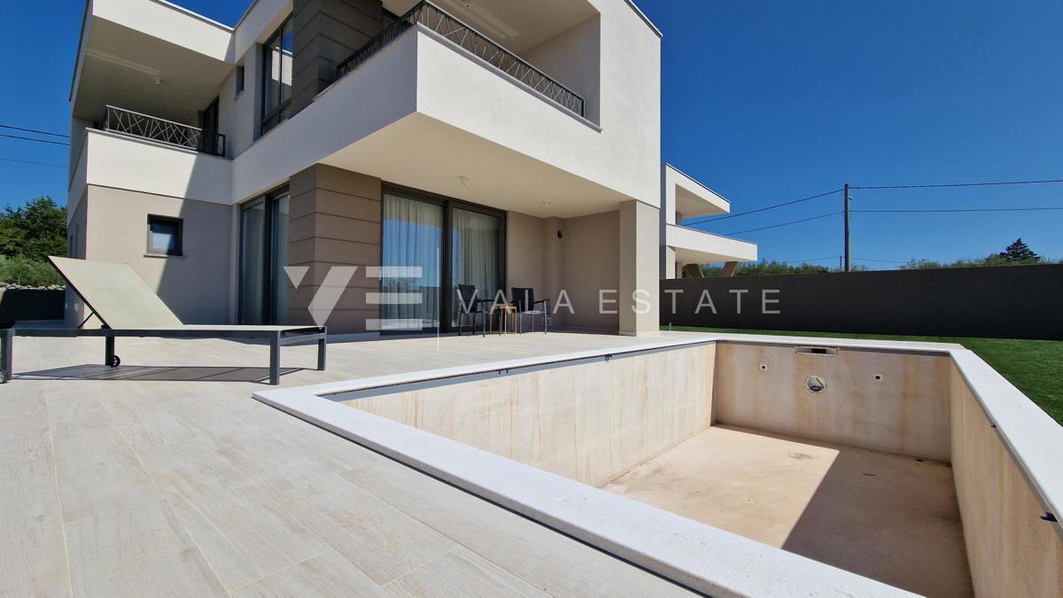 VILLA MODERNA CON PISCINA E VISTA MARE